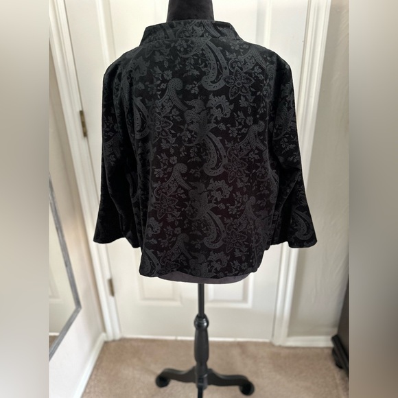 Beautiful Edward Swing Jacket in Black on Black Paisley Velvet with Lining - Picture 4 of 6
